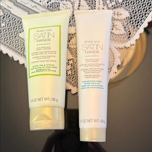 Mary Kay Satin Hands Nourishing and Protecting Cream Duo